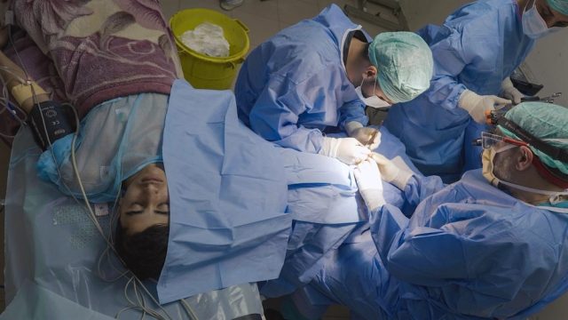 Hot Docs 2026: Qs à la mode with… Poh Si Teng (<em>American Doctor</em>)